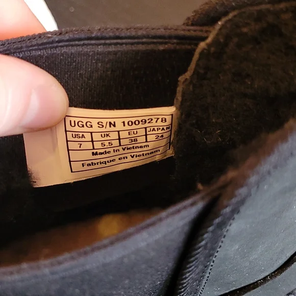 NWOB UGG black Glen boots - Picture 6 of 6